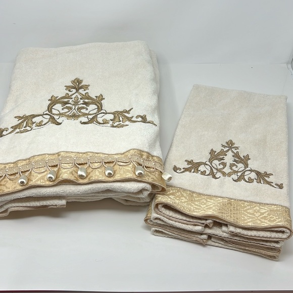 Avanti Linens Fingertip Towels Set Of 2 - 100% Cotton Ivory Velour, Embroidered 'Blessed' With Leaf, 12"x18" - View #7
